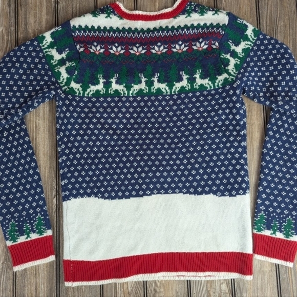 Holiday Time howling at the moon wolf Christmas sweater small embroidered - Picture 2 of 10